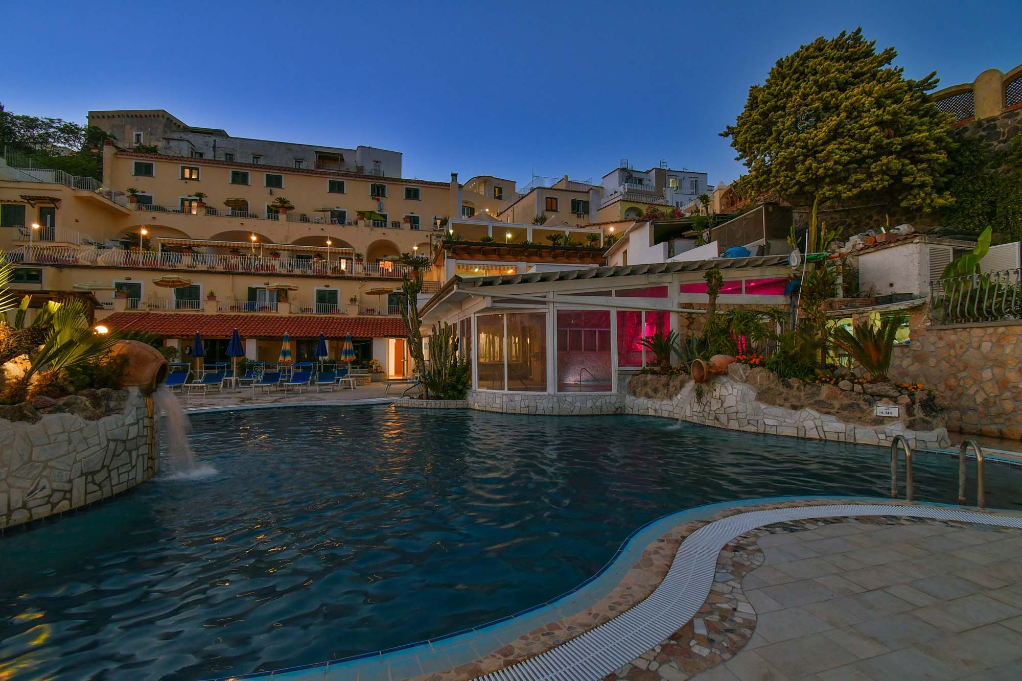 Offerte Ferragosto Hotel Saint Raphael 4 stelle Vacanza Benessere con Terme e Soggiorno Vista Mare